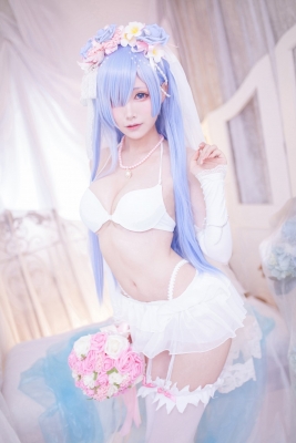 White Swimsuit Bikini Maid Suit Rem： A Different World Starting from Re Zero Cosplay003