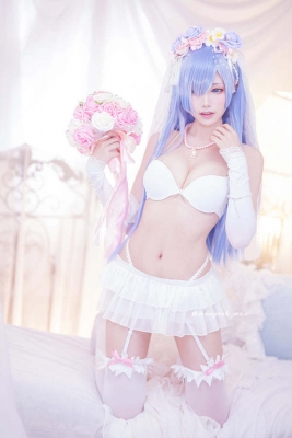 White Swimsuit Bikini Maid Suit Rem： A Different World Starting from Re Zero Cosplay005