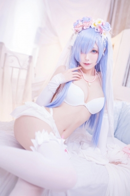 White Swimsuit Bikini Maid Suit Rem： A Different World Starting from Re Zero Cosplay006