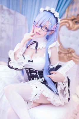 White Swimsuit Bikini Maid Suit Rem： A Different World Starting from Re Zero Cosplay017