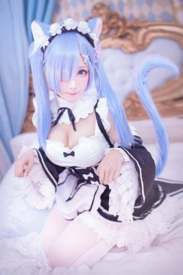 White Swimsuit Bikini Maid Suit Rem： A Different World Starting from Re Zero Cosplay018