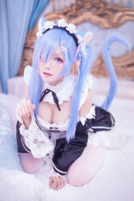 White Swimsuit Bikini Maid Suit Rem： A Different World Starting from Re Zero Cosplay019