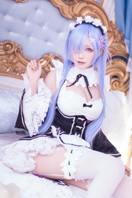 White Swimsuit Bikini Maid Suit Rem： A Different World Starting from Re Zero Cosplay020