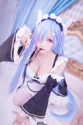 White Swimsuit Bikini Maid Suit Rem： A Different World Starting from Re Zero Cosplay021