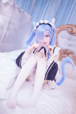 White Swimsuit Bikini Maid Suit Rem： A Different World Starting from Re Zero Cosplay023