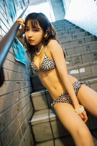 Swimsuit bikini gravure Here is Shimokitazawa in Tokyo027