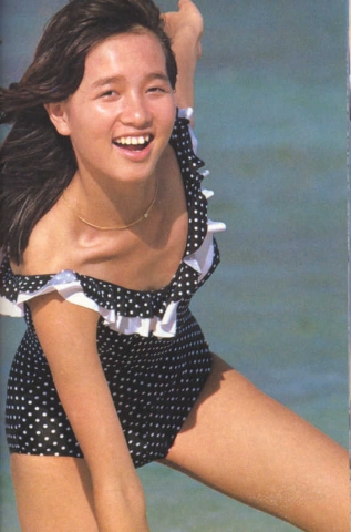 Yoko Ishino swimsuit bikini gravure 1985 debut006