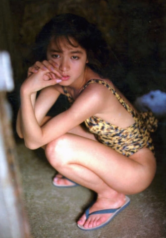 Yoko Ishino swimsuit bikini gravure 1985 debut044