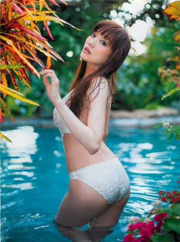 Eriko Sato releases her first fullscale gravure in 16 years015