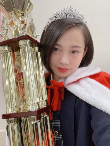 Ayuna Nitta Japans Cutest High School Girl Graduates from High School014