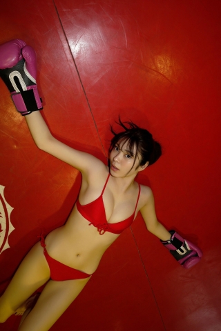 Marina Serizawa kickboxing in a swimsuit010