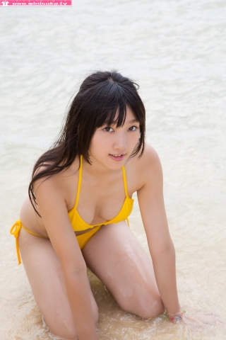 Nanna Tanaka Yellow Swimsuit Beach060