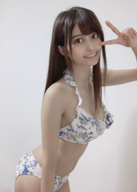 Reia Hanasaki has over 400000 followers on social media and is a problem child in the gravure world011