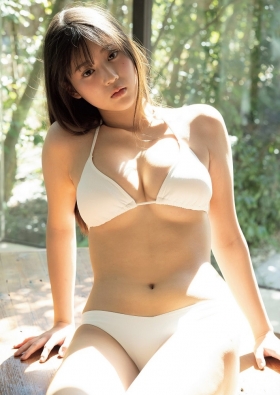 Arina Mitsuno 18 looks like shes about to burst into a fresh bikini020