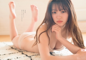 Model and current high school student talent Yupi tries her hand at swimsuit gravure for the first time004