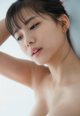 Nanami Asahi a newcomer to the gravure world with a powerful body005