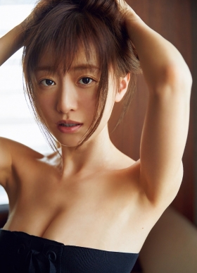Marika Matsumoto Peeking into the Adult World020