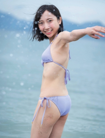 Kaede Yabushita shows off her first and last pure bikini just before her graduation from STU48003