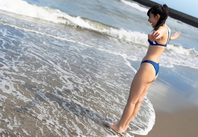 Momoka Hayashida World s First Glowing High Legged Swimsuit002
