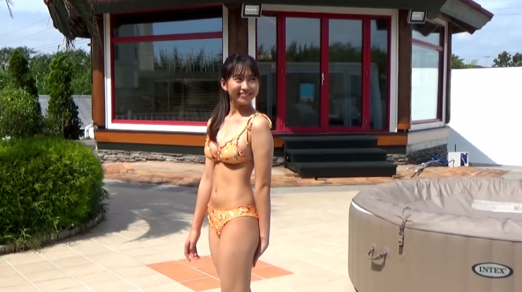 Hikaru Amano 18 years old in her first swimsuit a gem that has been discovered063
