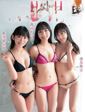 Three beautiul women as store managers in swimsuit bikinis014