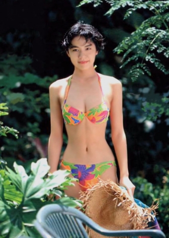 Yoshie Okuyama swimsuit bikini018