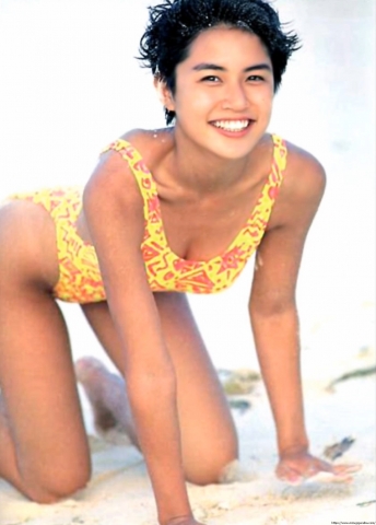 Yoshie Okuyama swimsuit bikini025