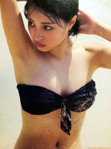Suzu Hirose Swimsuit Bikini008