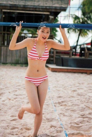 Suzu Hirose Swimsuit Bikini028