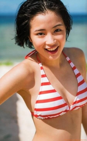 Suzu Hirose Swimsuit Bikini027