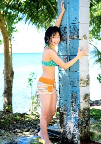 Suzu Hirose Swimsuit Bikini040
