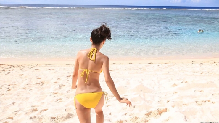 Kaede Hashimoto Yellow Bikini BeachAina misaki 26 years old nude002