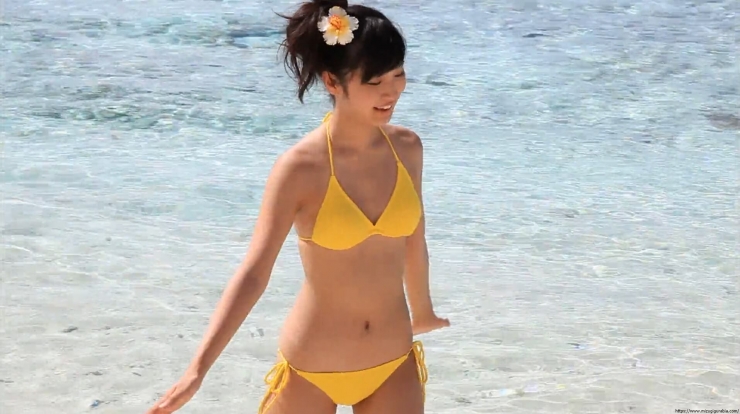 Kaede Hashimoto Yellow Bikini BeachAina misaki 26 years old nude010