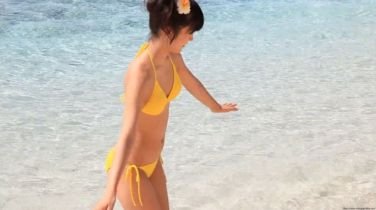 Kaede Hashimoto Yellow Bikini BeachAina misaki 26 years old nude013