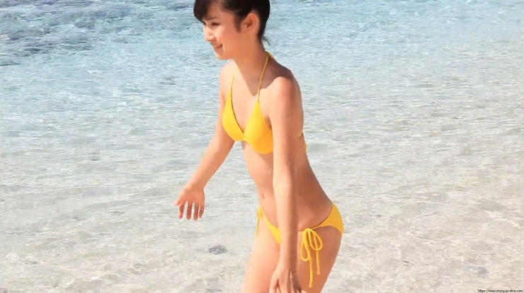Kaede Hashimoto Yellow Bikini BeachAina misaki 26 years old nude015