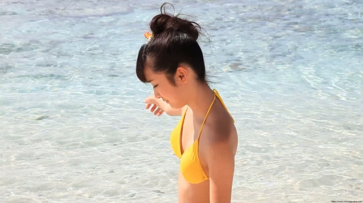 Kaede Hashimoto Yellow Bikini BeachAina misaki 26 years old nude016