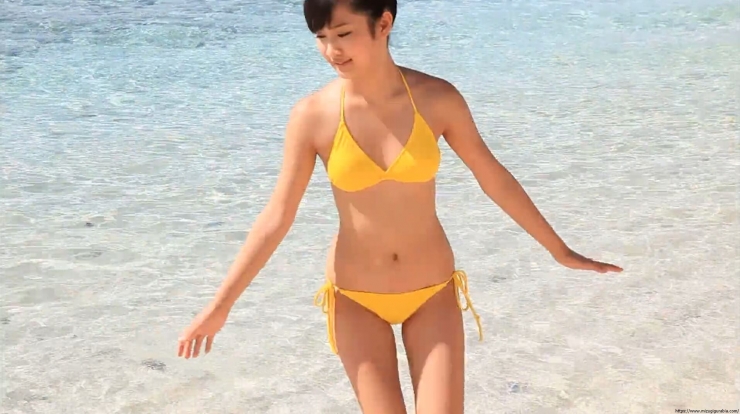 Kaede Hashimoto Yellow Bikini BeachAina misaki 26 years old nude014