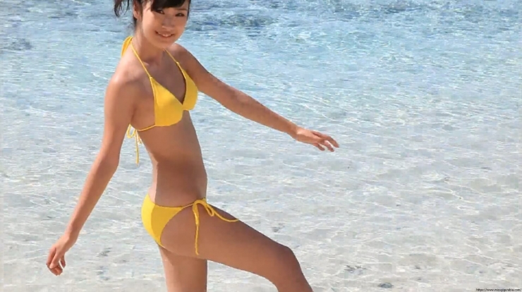 Kaede Hashimoto Yellow Bikini BeachAina misaki 26 years old nude012