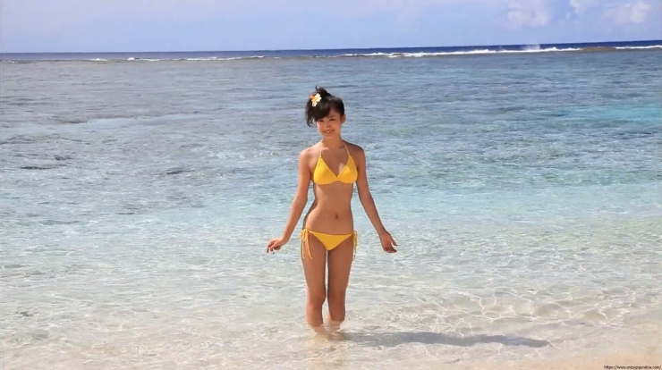 Kaede Hashimoto Yellow Bikini BeachAina misaki 26 years old nude030
