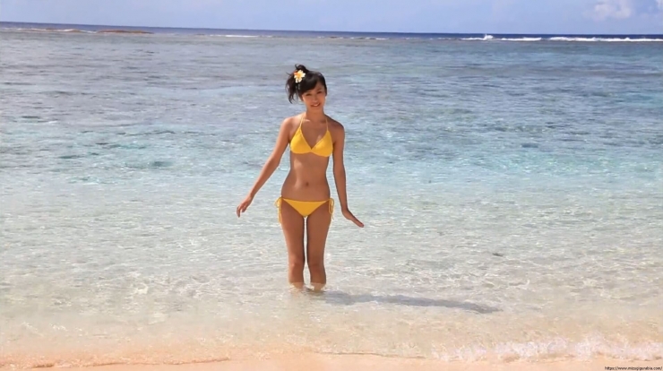 Kaede Hashimoto Yellow Bikini BeachAina misaki 26 years old nude027