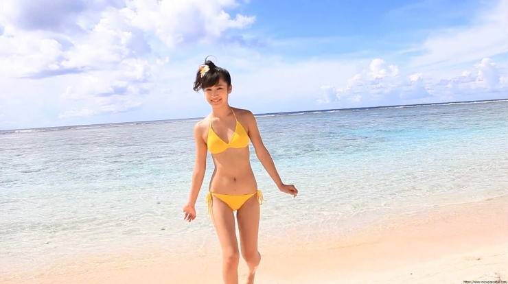 Kaede Hashimoto Yellow Bikini BeachAina misaki 26 years old nude032