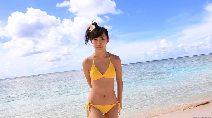 Kaede Hashimoto Yellow Bikini BeachAina misaki 26 years old nude034
