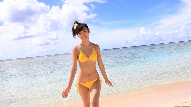 Kaede Hashimoto Yellow Bikini BeachAina misaki 26 years old nude033