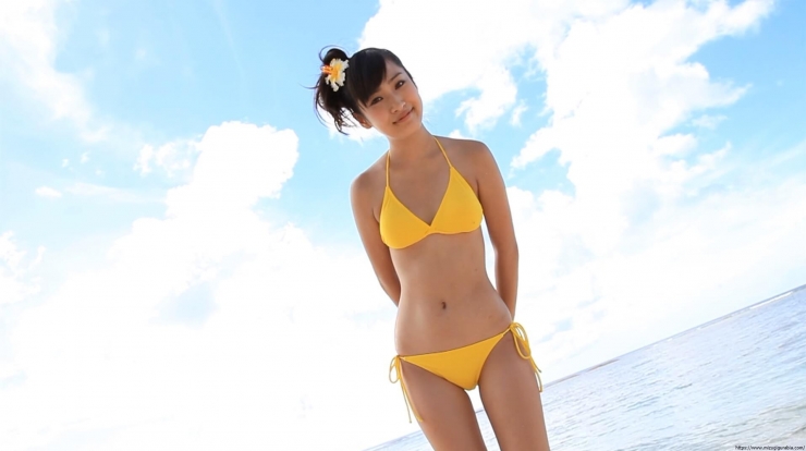 Kaede Hashimoto Yellow Bikini BeachAina misaki 26 years old nude042