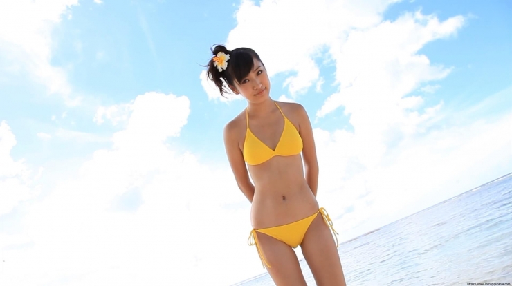 Kaede Hashimoto Yellow Bikini BeachAina misaki 26 years old nude041