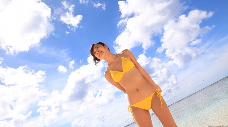 Kaede Hashimoto Yellow Bikini BeachAina misaki 26 years old nude050