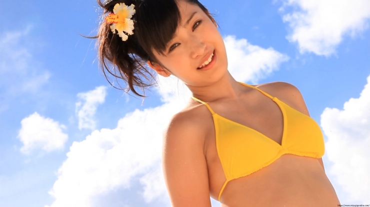 Kaede Hashimoto Yellow Bikini BeachAina misaki 26 years old nude057