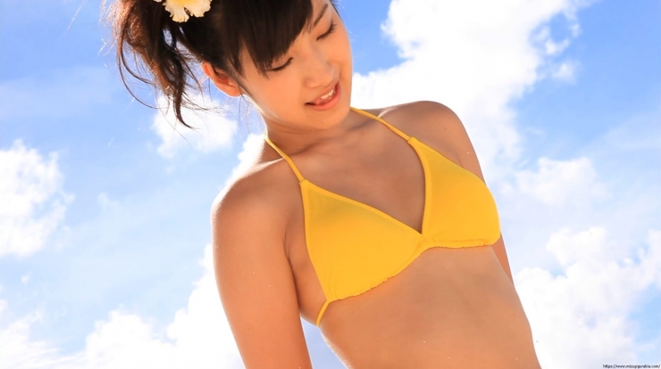 Kaede Hashimoto Yellow Bikini BeachAina misaki 26 years old nude056