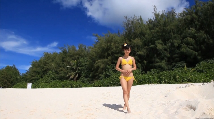 Kaede Hashimoto Yellow Bikini BeachAina misaki 26 years old nude078