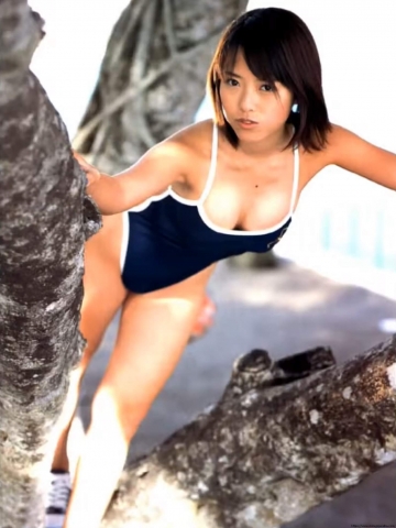Hitomi Ito Swimsuit Bikini003